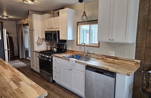 Custer County House | 5 min from town, clean, comfortable, and quiet.