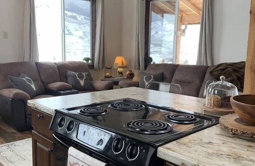 Gardiner Cabin | 5min to YNP & HotSprings 10acre horseranch Overlooking YNP@LittleTrailCreekCabin