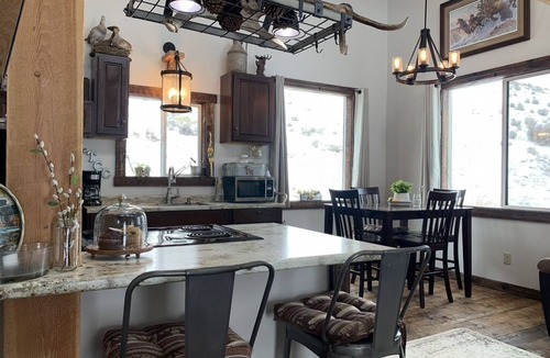 Gardiner Cabin | 5min to YNP & HotSprings 10acre horseranch Overlooking YNP@LittleTrailCreekCabin