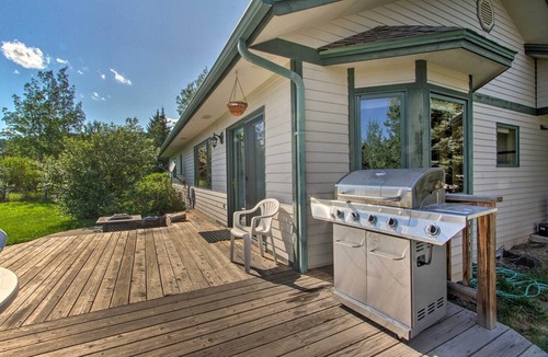 Big Sky Cottage | 6 Mi to Big Sky Resort! Group Retreat w/Mtn Views