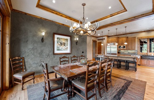Cle Elum House | 7 Bedroom Mansion Getaway - Pool and Hot Tub - Suncadia Resort