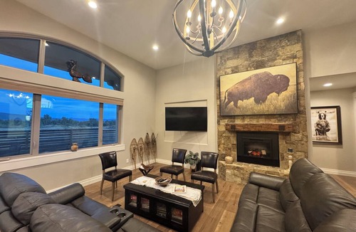 Driggs House | 7 BR Teton View Walk to Town - Monthly Rental