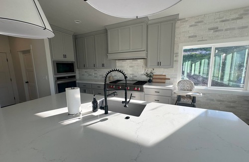 Harbor Village House | 8 bedrooms, 2 Bunk Rooms, Hot Tub, Pool, and Walking Distance to Restaurants