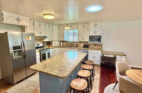 Sandy House | 8-BR Luxury Home Near Little Cottonwood Canyon