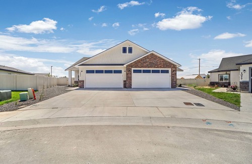 Twin Falls House | 893 Brand new construction 2 level townhome central TF