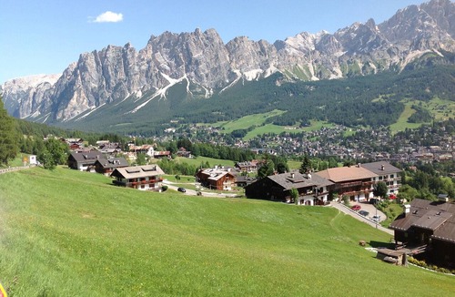 Cortina d'Ampezzo Apartment | A 360° view of the Dolomites of Cortina d'Ampezzo, hospitality and simplicity