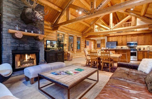 Wilson Cabin | Abode at Moosehead Cabin, walk to skiing, hot tub