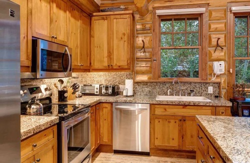 Wilson Cabin | Abode at Moosehead Cabin, walk to skiing, hot tub