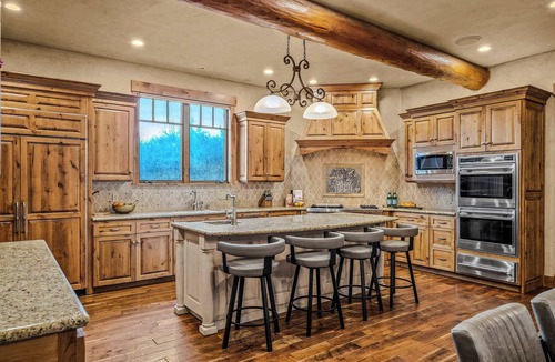 Oakley House | Abode at Trail Creek Canyon, views, hot tub, games