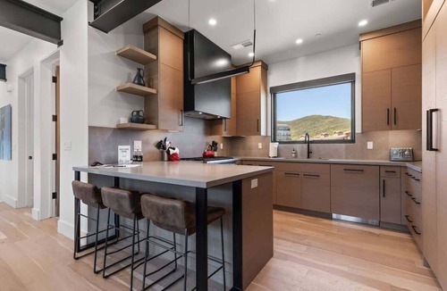 The Timbers House | Abode at White Owl, ski-in, private hot tub, mountain retreat
