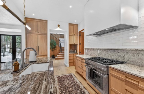 McCall House | Acorn Alley- brand new- sleeps 12