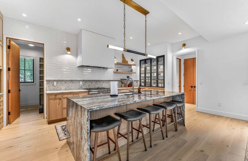 McCall House | Acorn Alley- brand new- sleeps 12
