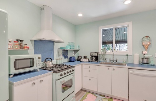 Millcreek Apartment | Adorably Retro - Private & exclusive Hot Tub