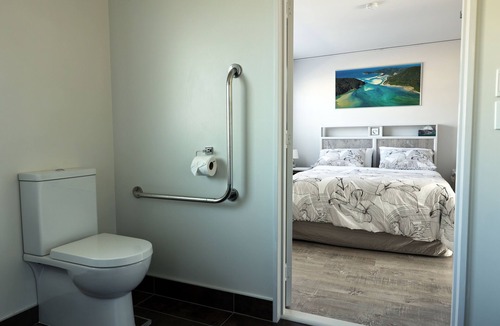 Waimate Apartment | AHAVA B&B Luxurious, private, wheelchair friendly apartment; breakfast included.