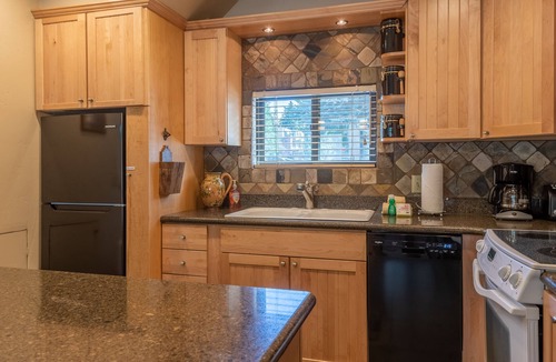 Ketchum Condo | Alpine Villa Condo 1- Find a Perch in Ketchum at Treehouse Condo