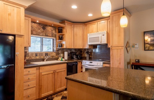 Ketchum Condo | Alpine Villa Condo 1- Find a Perch in Ketchum at Treehouse Condo