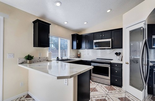 Caldwell House | Amazing 4 bedroom, home conveniently located near Snake River Valley Wineries!