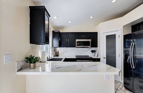 Caldwell House | Amazing 4 bedroom, home conveniently located near Snake River Valley Wineries!