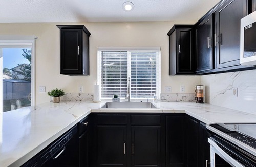 Caldwell House | Amazing 4 bedroom, home conveniently located near Snake River Valley Wineries!