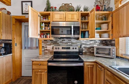 Bloomington House | Amore Del Lago | Sleeps 24, Hot Tub, Fire Pit, Games, Playground!