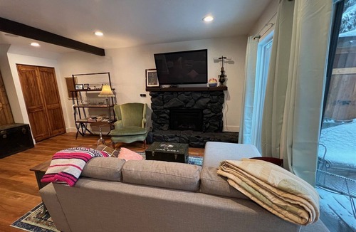 Ketchum Condo | Andora Villa #143, Modern 2 BR / 2Bath, Centrally Located, Close to Downtown
