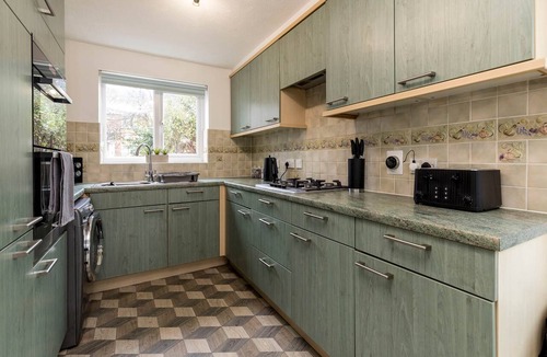 Maidenbower House | Angel House 4BR spacious free wifi parking