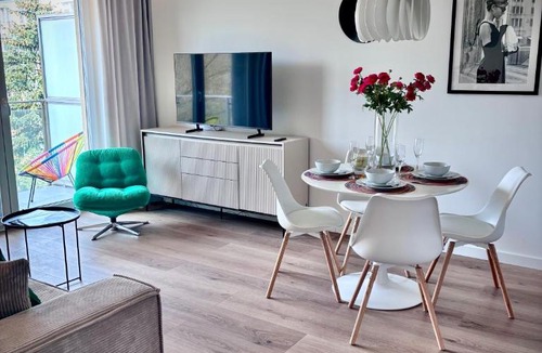 Osiedle Grunwaldzkie Apartment | Apartament WHITE GLOVE deluxe Abstrakcja PARKING free