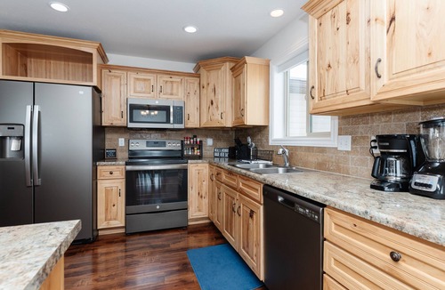 Sweetwater House | Arcades, Billiards, & More! Sleeps up to 17. Approximately 1 Mile From Beach.