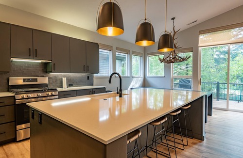 Sun Valley House | Arrowwood 4618 - Luxury Tri-Level Townhome Close to the Pool