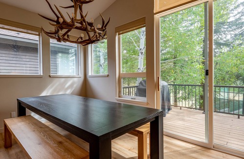 Sun Valley House | Arrowwood 4618 - Luxury Tri-Level Townhome Close to the Pool