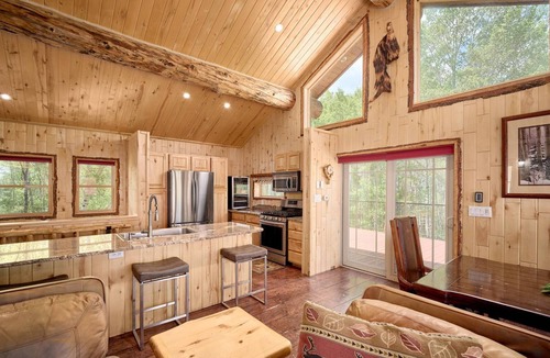 Albany Cabin | Aspen Creek Cabin is located in Albany, WY