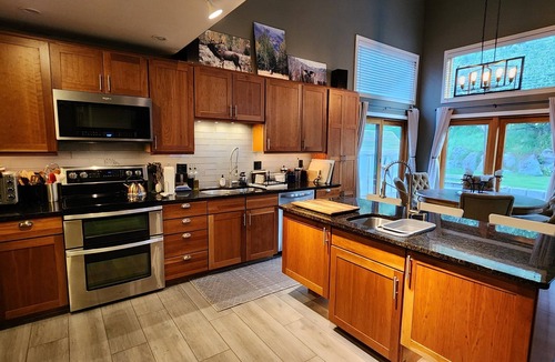 Alpine Northeast House | Awesome 3-bedroom house in Alpine perfect for your next getaway.