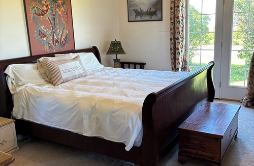 Harvard Bed & Breakfast | Awesome 4-bedroom bed & breakfast in charming Troy, Id. A 360 view, hot tub.