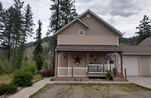 Superior Apartment | B-Comfy downstairs 2bd/1ba Apartment available