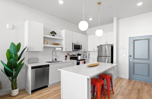 People's Freeway Apartment | Balcony & Beautiful Mountain View with Free Parking