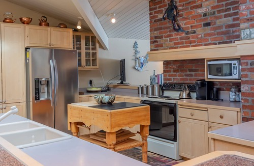 Warm Springs House | Baldy View Home - Sunny Home with Mountain Views & Large Private Yard