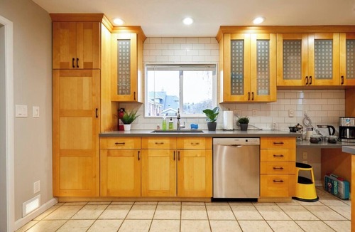 West Woodland House | Ballard Hot Tub Retreat + Fenced Yard + Walk to Cafes Dining & Breweries