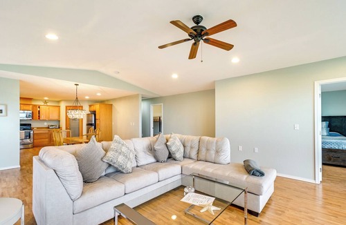Westport Cottage | Beachfront Westport Home w/Deck!