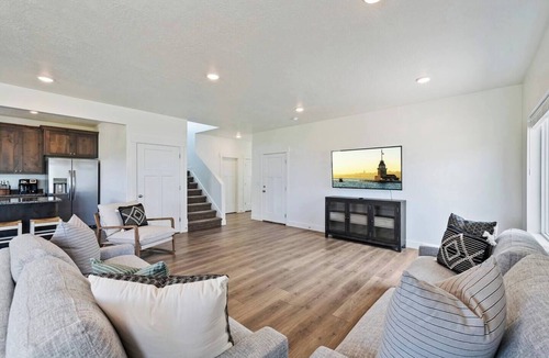 Sweetwater House | Beacon Point W/Private Hot Tub Sleeps 18 + Arcade and Ideal Beach Access!