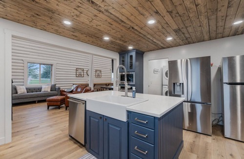 St. Charles Apartment | Bear Country Cabins: 11 Cabins, Hot Tub, Sleeps 50, & Pet Friendly!