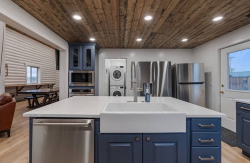 St. Charles Cabin | Bear Country Lodge | Hot Tub, Game Loft, BBQ, AC & Pet Friendly!