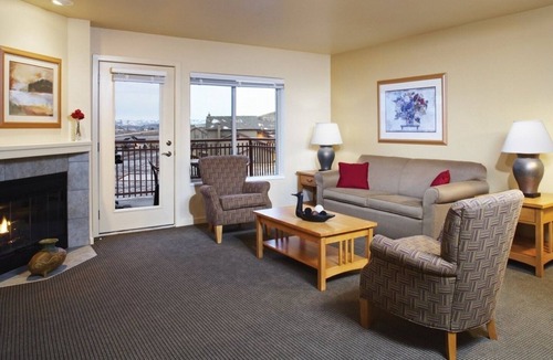 Harbor Village Resort | Bear Lake | Couples Lake Retreat | Pool + Lake