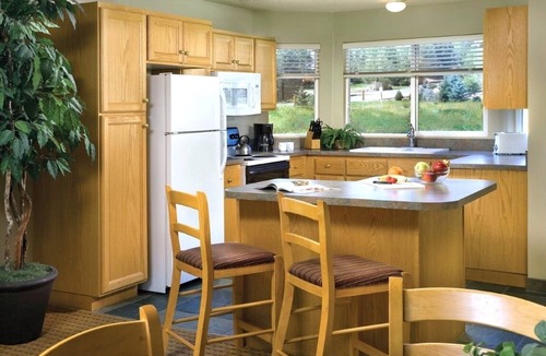 Harbor Village Resort | Bear Lake | Couples Lake Retreat | Pool + Lake