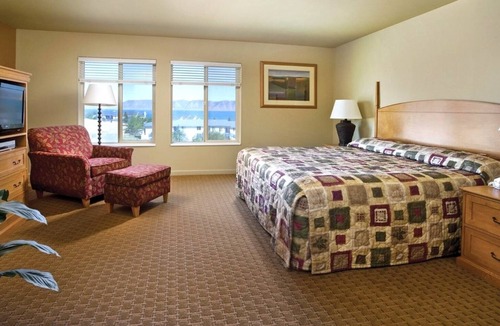 Harbor Village Resort | Bear Lake | Cozy Lake Retreat | Pool + Lake | 2BR Queen