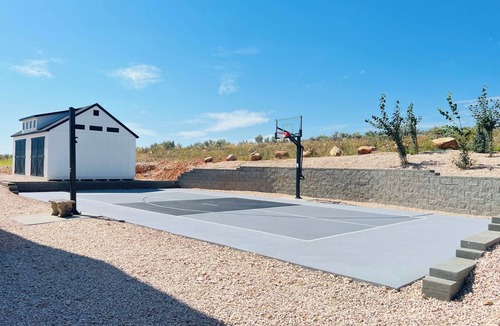 Sweetwater Cabin | Bear Lake getaway for the whole family! Sleeps 32! Beach access included!