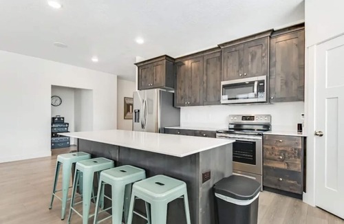 Sweetwater House | Bear Lake Vacation Home close to Lake, Beach, Golf, Pickville playhouse