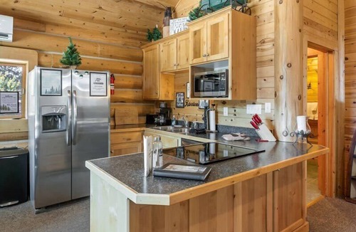 Island Park House | Bear Tracks - 20 Miles to Yellowstone - Air Condition - Wifi