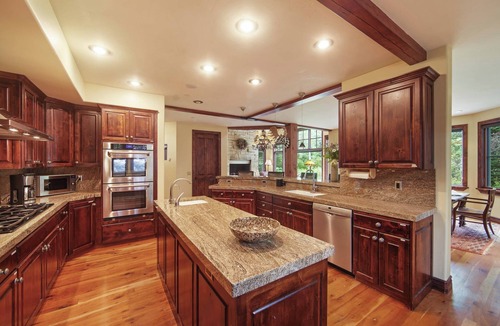 The Timbers House | Beat the Heat! Spend 30+ days @ Luxury 6-bedroom home; walk to Canyons Village