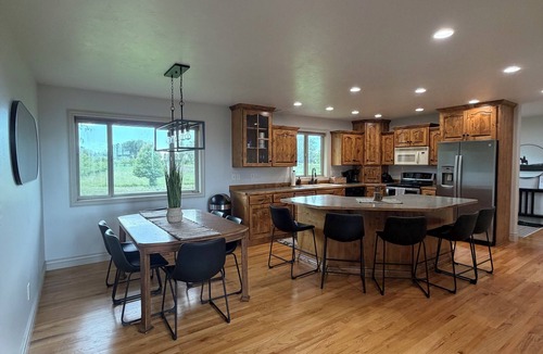 Moreland Other | Beautiful 4-bedroom Riverside Retreat with AC in peaceful Firth