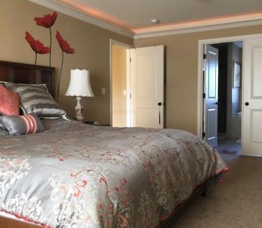 Vancouver House | Beautiful 4BR Home in E Vancouver 30 Plus Day Stays Near PDX Costco Hospitals